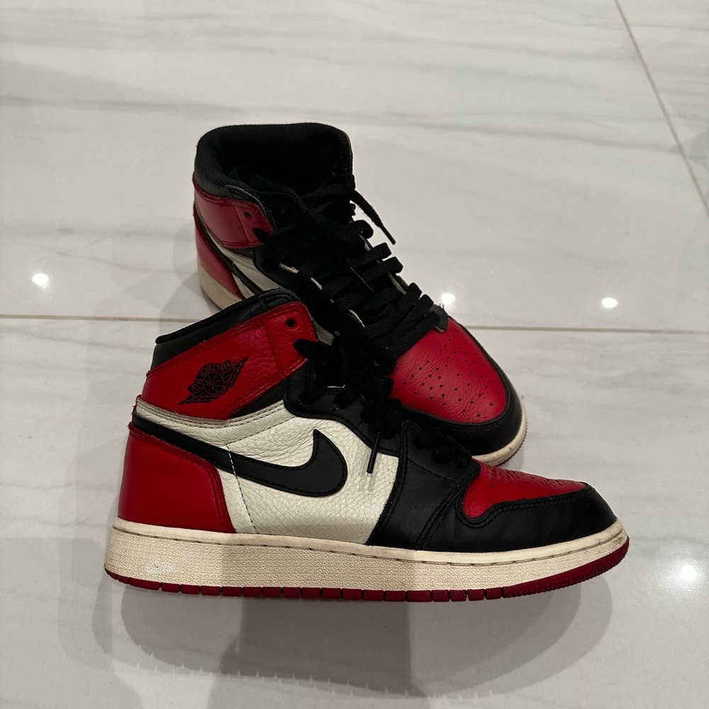 Air Jordan 1 High GS “Bred Toe” Size 6.5Y (8W)- Used